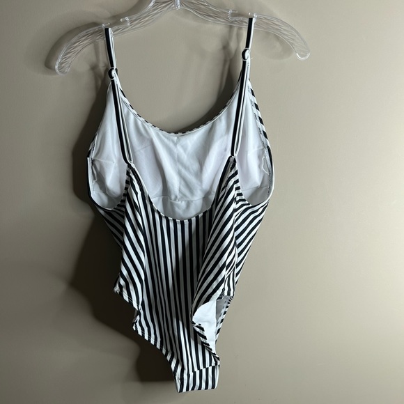 No Boundaries swimsuit large - Picture 5 of 10